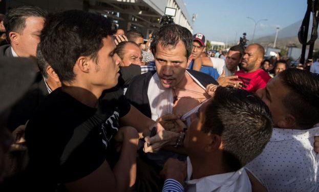 Alldaynews.gr Προπηλάκισαν τον αγαπημένο της Ευρώπης και του Τραμπ Γκουαϊδό – «Είσαι προδότης» (Video)