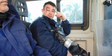 Alldaynews.gr Χίος: Κάτοικοι μπήκαν στα ξενοδοχεία που μένουν τα ΜΑΤ, τους ξυλοκόπησαν και τους πήραν και τα ρούχα! {pics}