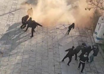 Άγριο ξύλο στον αγώνα Καλλιθέα – Εθνικός: Βγήκαν στο ημίχρονο έξω και σκοτώθηκαν στο ξύλο!