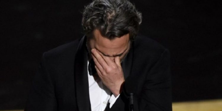 Τα δάκρυα του Χοακίν Φίνιξ στα Όσκαρ: Έχω υπάρξει αχρείος στη ζωή μου (video)