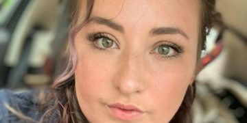 Alldaynews.gr «Ξινό» το ταξίδι των 2.300 ευρώ για νεαρή τουρίστρια: Της επιτέθηκε σ3ξουαλικά ο αχθοφόρος (pics)