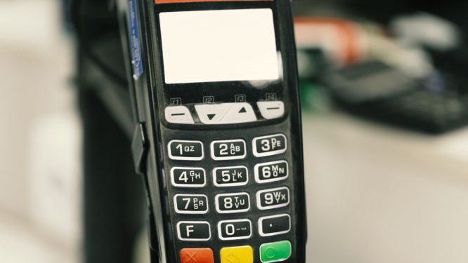 Alldaynews.gr Κορωνοϊός: Προσοχή σε κάρτες, μετρητά και ΑΤΜ – Πώς μπορεί να μεταδοθεί ο ιός COVID-19