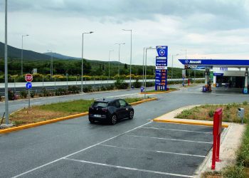 Λάρισα: Μεθυσμένος οδηγός χωρίς δίπλωμα λήστεψε βενζινοπώλη