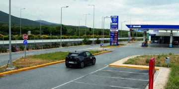 Alldaynews.gr Λάρισα: Μεθυσμένος οδηγός χωρίς δίπλωμα λήστεψε βενζινοπώλη