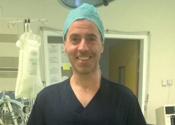 Γιώργος Καμπάνος: Από τα 13 χ@σίς, χάπια και μετά πρέζα …Στα 42 του πήρε πτυχίο στην Ιατρική