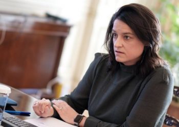 Ανακαλεί η Κεραμέως το έγγραφο για ημερίδα της «Χριστιανικής Αγωγής»