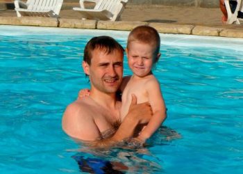 Κατέσφαξε τον 13χρονο γιο του γιατί θα πέθαινε- Γλίτωσε η γυναίκα του (pics)