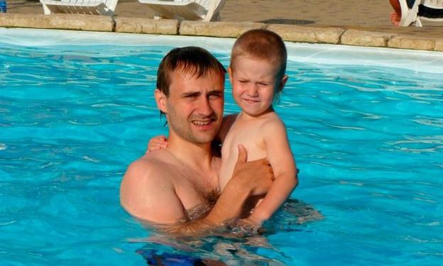 Κατέσφαξε τον 13χρονο γιο του γιατί θα πέθαινε- Γλίτωσε η γυναίκα του (pics)