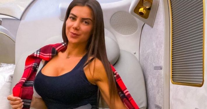 Alldaynews.gr Το τερμάτισε: Η Ελληνίδα αεροσυνοδός του Σεΐχη σε διαφήμιση των Jumbo (pics, video)