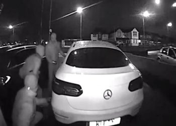 Η στιγμή της κλοπής αυτοκινήτου αξίας 47.000 ευρώ σε λιγότερο από ένα λεπτό (vid)