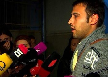 Κορωνοϊός: Ασθενής με κορωνοϊό βγαίνει από το νοσοκομείο και κάνει δηλώσεις στις κάμερες και οι γιατροί τρέχουν να τον μαζέψουν (Video)