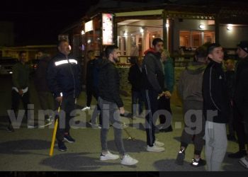 Κως: Απίστευτα σκηνικά στο Πυλί – Μετανάστες κατέβηκαν στο χωριό με πέτρες και καδρόνια