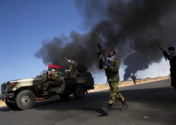 Λιβύη: Ο στρατάρχης Χάφταρ επιτίθεται με πυροβολικό στην πρωτεύουσα Τρίπολη