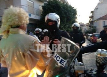 Επεισόδια καρναβαλιστών- αστυνομίας στο κέντρο της Πάτρας