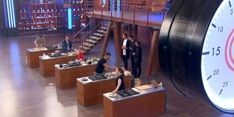 Διαγωνιζόμενη έμαθε στο MasterChef ότι είναι έγκυος (vid)