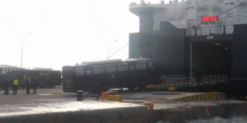 Alldaynews.gr Φεύγουν άρον-άρον δεκάδες διμοιρίες από Λέσβο και Χίο (pics, vid)