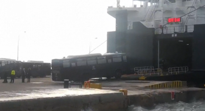 Alldaynews.gr Φεύγουν άρον-άρον δεκάδες διμοιρίες από Λέσβο και Χίο (pics, vid)