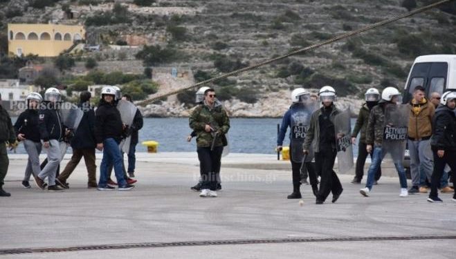 Alldaynews.gr Η Ντροπή της Αστυνομίας: Πετώντας χημικά και φωνάζοντας «τουρκόσποροι» αποχώρησαν τα ΜΑΤ από τη Χίο (Video)