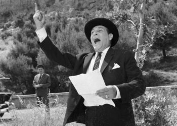 Η ιστορική γκάφα στην κορυφαία ταινία του Κωνσταντάρα που κανείς δεν πρόσεξε (Video)