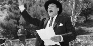 Η ιστορική γκάφα στην κορυφαία ταινία του Κωνσταντάρα που κανείς δεν πρόσεξε (Video)