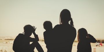 Alldaynews.gr Βόλος: H εξομολόγηση της μητέρας που κλείδωσε στο σπίτι τα τρία μικρά παιδιά της