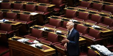 Alldaynews.gr Ο… άτυχος Γιώργος Παπανδρέου: Από το ποδήλατο και το κανό… στην πτώση από την καρέκλα (pics, vids)