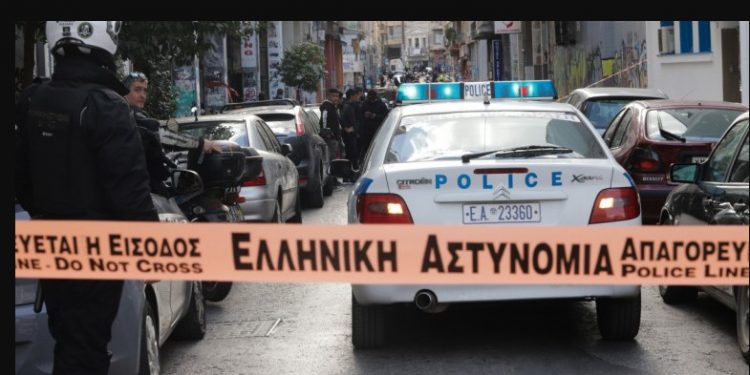 Alldaynews.gr “Νταής” Αστυνομικός πυροβόλησε φίλη του έξω από σπίτι πρώην υπουργού