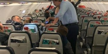 Alldaynews.gr Επεισόδιο στο αεροπλάνο με Πολάκη – Κουρτάκη