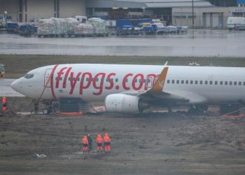 Αεροπλάνο κόπηκε στα τρία στην Κωνσταντινούπολη – Τουλάχιστον 120 τραυματίες (Videos)