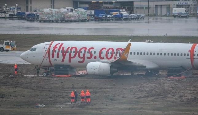 Αεροπλάνο κόπηκε στα τρία στην Κωνσταντινούπολη – Τουλάχιστον 120 τραυματίες (Videos)