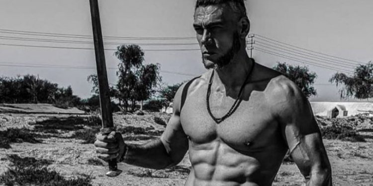 Alldaynews.gr Ο Σπαλιάρας κουρεύτηκε God Of War, πήρε το σπαθί του και ετοιμάζεται για μάχη (pics)