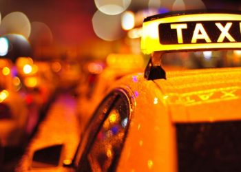 Παράνομο ζευγαράκι κάλεσε ταξί αλλά δυστυχώς ο οδηγός ήταν……