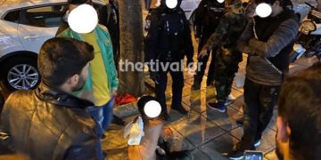 Alldaynews.gr Χαμός σε καφετέρια στη Θεσσαλονίκη! Τους επιτέθηκαν με ρόπαλα και μαχαίρια