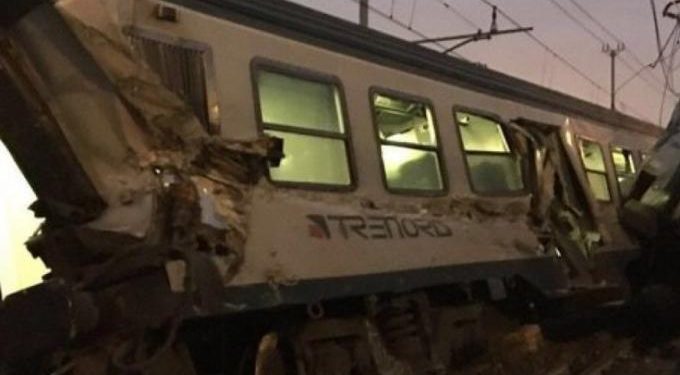 Εκτροχιάστηκε τρένο έξω από το Μιλάνο – Για νεκρούς και τραυματίες κάνουν λόγο τα ΜΜΕ (pic, vid)