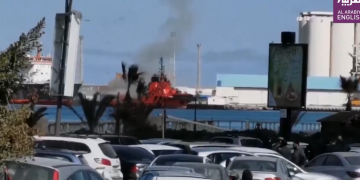 Alldaynews.gr Λιβύη: Οι δυνάμεις του Χαφτάρ βομβάρδισαν «τουρκικό πλοίο με όπλα» στην Τρίπολη (pic & vid)