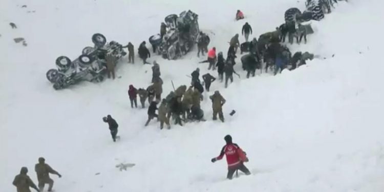 Εικόνες σοκ από την χιονοστιβάδα στην Τουρκία με τους 28 νεκρούς! Πάνω από 30 τραυματίες!