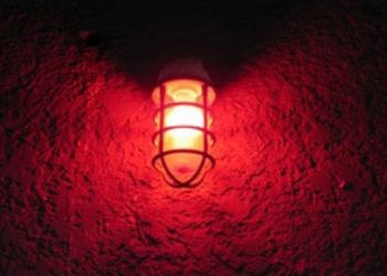 Κούφανε τα μέλη της Επιτροπής: Αίτηση για να γίνει… ιερόδουλος