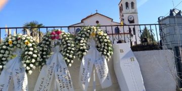 Alldaynews.gr Πριν από λίγο. Θρήνος και χιλιάδες “γιατί” στην κηδεία του 26χρονου Βαγγέλη Πεχλιβανίδη