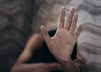 Εντεκάχρονη γέννησε σε μπανιέρα μετά τον βιασμό – Τρεις συγγενείς αντιμέτωποι με πολλές κατηγορίες