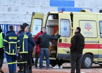 Άγριο ξύλο στο τοπικό ντέρμπι του Βόλου, στο νοσοκομείο ένας οπαδός (pics)