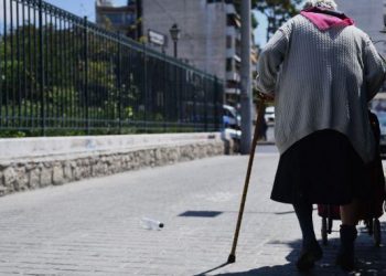 Βόλος: Ξεγέλασε ηλικιωμένη και της πήρε 30.000 ευρώ