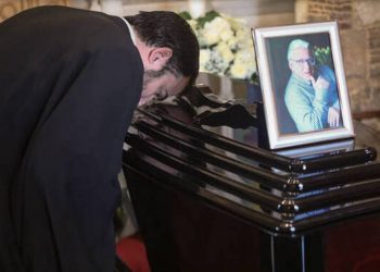 «Αντίο Κωστάκη»-Πλήθος κόσμου στη Μητρόπολη[photos]