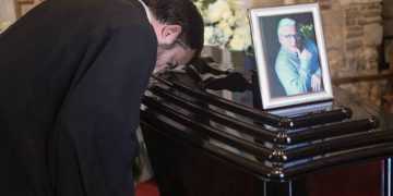 «Αντίο Κωστάκη»-Πλήθος κόσμου στη Μητρόπολη[photos]