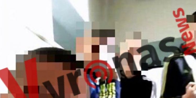 Alldaynews.gr Αμετανόητοι οι δράστες του ξυλοδαρμού του 17χρονου! Έβγαλαν selfie στο τμήμα!