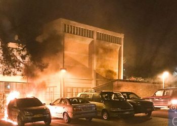 Θεσσαλονίκη: Έβαλαν φωτιά τα ξημερώματα σε οχήματα της Εφορείας Αρχαιοτήτων (pics, video)