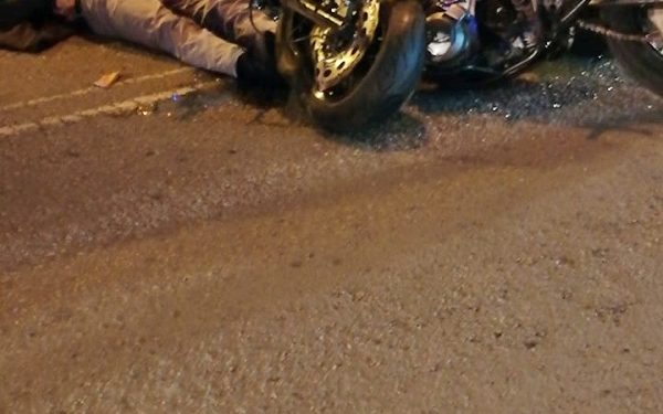 Σκληρές εικόνες. Φρικιαστικό τροχαίο με οδηγό μηχανής