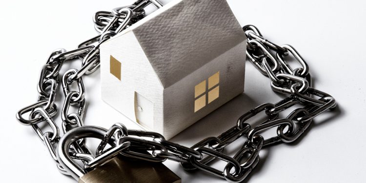 Alldaynews.gr Έφτασαν οι κατασχέσεις για χρέη μόλις 500€ – Από τον Μάιο στον αέρα και τα σπίτια τους