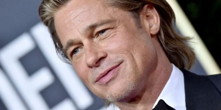 Ο Brad Pitt πήρε το βραβείο του καλύτερου… τρολαρίσματος της βρετανικής βασιλικής οικογένειας! (video)