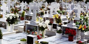 Alldaynews.gr Αγρίνιο: Έκλεβαν καντήλια από νεκροταφεία και τα πουλούσαν σε μάντρες ανακύκλωσης
