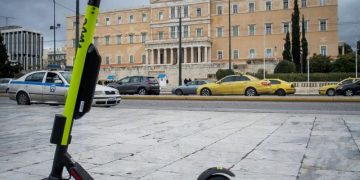 Ηλεκτρικά πατίνια: Η Hive φεύγει από την Ελλάδα γιατί το Ελληνικό κράτος δε λέει να φτιάξει νομικό πλαίσιο